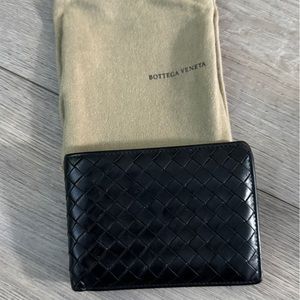 BOTTEGA VENETA
Intrecciato Weave Leather wallet